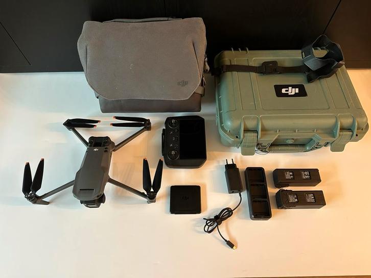 DJI Mavic 3 Fly More Combo met RC PRO controller - occasion, Audio, Tv en Foto, Drones, Zo goed als nieuw, Drone met camera, Ophalen of Verzenden