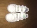 perfecte staat  witte  sneakers adidas met velcro maat 33 , Kinderen en Baby's, Laarzen, Ophalen of Verzenden, Zo goed als nieuw