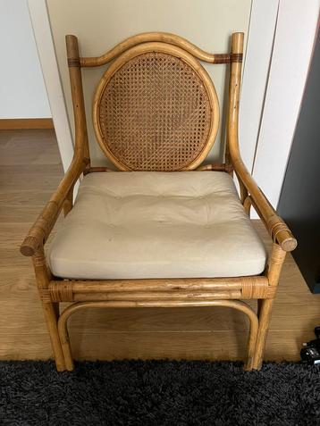 Vintage blonde rotan zetel beschikbaar voor biedingen