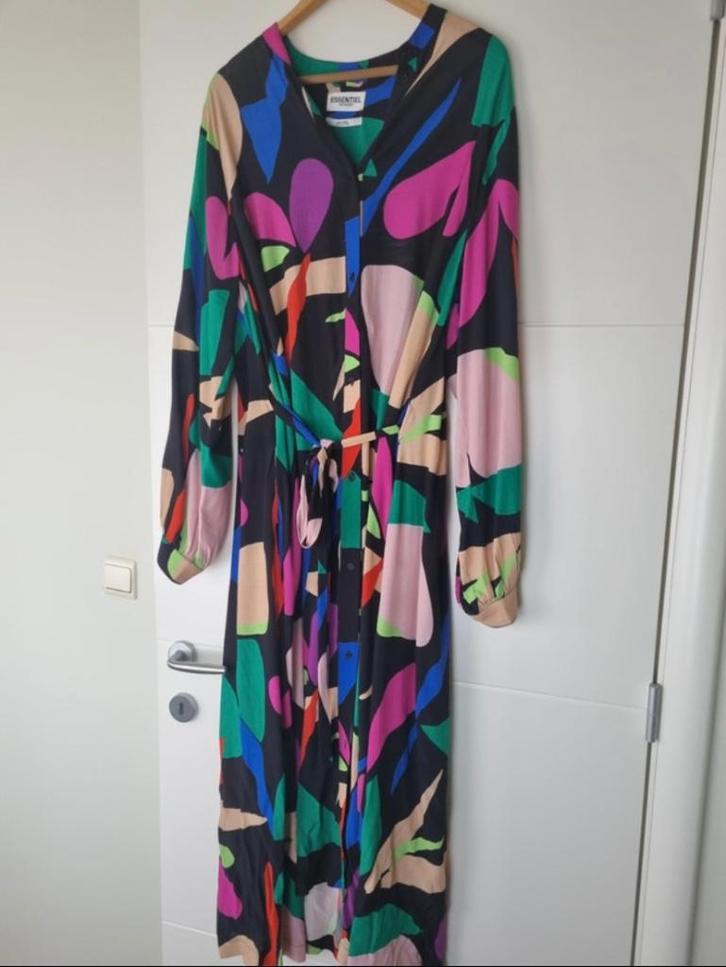 Kleedje Essentieel Antwerp 42, Kleding | Dames, Jurken, Gedragen, Maat 42/44 (L), Zwart, Onder de knie, Ophalen of Verzenden