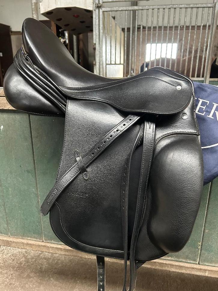 Passier Corona II dressuurzadel 16,5 inch incl acc., Animaux & Accessoires, Chevaux & Poneys | Selles, Comme neuf, Dressage, Enlèvement ou Envoi