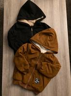 2x dezelfde jassen tweeling maat 98, Ophalen, Gebruikt, Kleding