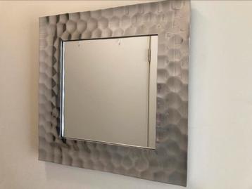 Prachtige spiegel 45x45cm beschikbaar voor biedingen