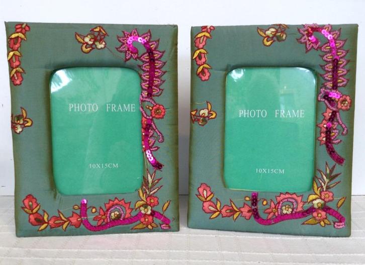 2 vintage fotolijsten met geborduurd polyester kader, Audio, Tv en Foto, Fotografie | Fotolijsten, Nieuw, Ophalen of Verzenden