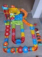 Vtech toet toet garage + wegdelen + 6 auto's, Ophalen, Gebruikt, 6 maanden tot 2 jaar