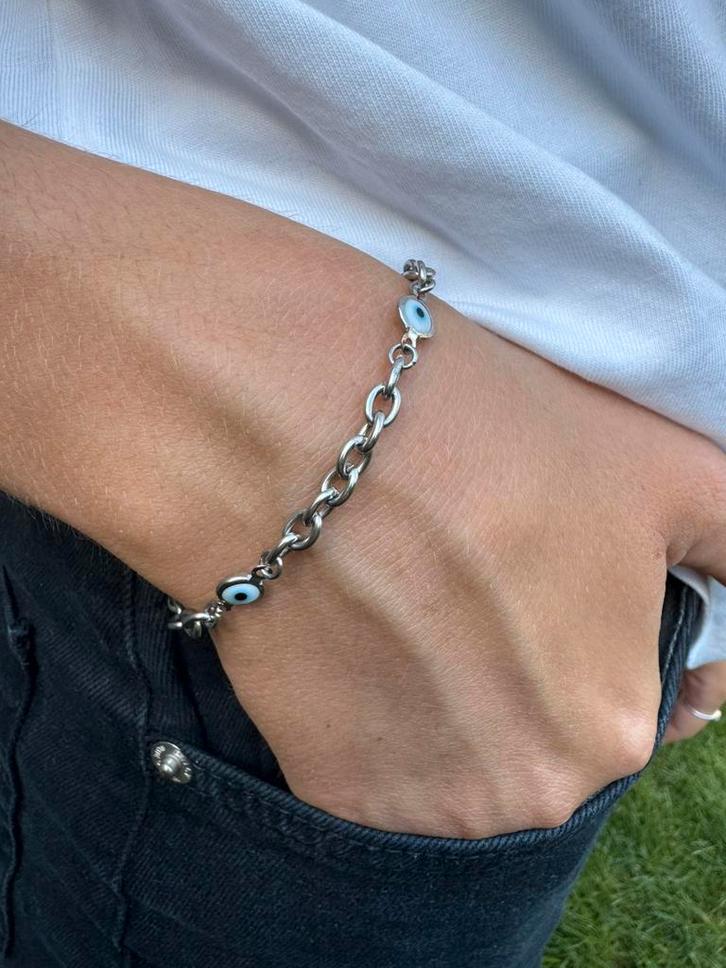 Armband van roestvrij staal met Turks oog, Handtassen en Accessoires, Armbanden, Nieuw, Staal, Zilver, Met bedels of kralen, Ophalen of Verzenden