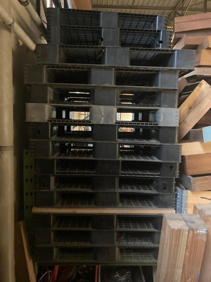Plastic pallets 12 stuks 120,100 x 12 cm  2 stuks 120,80cm, Doe-het-zelf en Bouw, Kratten en Dozen, Gebruikt, Overige typen, 100 cm of meer