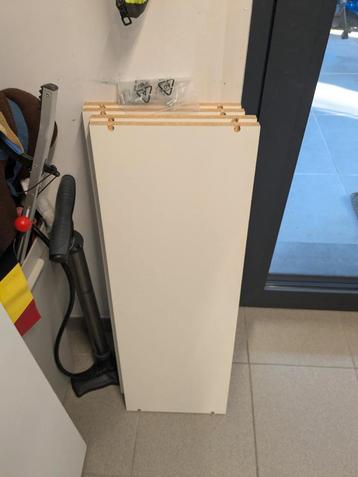Vier extra planken voor Billy van IKEA beschikbaar voor biedingen