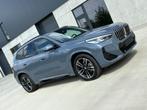 BMW X1 xDrive25e M pakket pano massage harmkard *stormbay*, 5 zetels, Hybride Elektrisch/Benzine, 3 cilinders, BMW Premium Selection