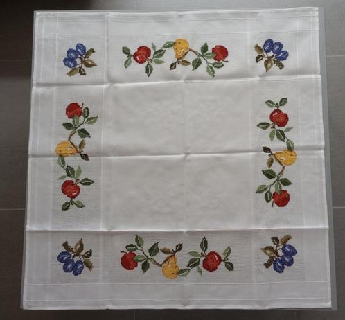 Tafelkleedje : appeltjes en peren, Huis en Inrichting, Tafelkleden, Nieuw, Vierkant, Ophalen of Verzenden