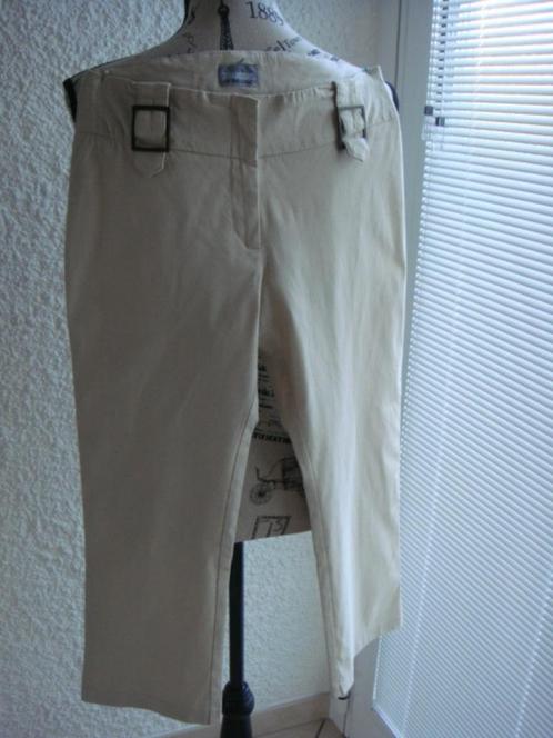 Pantacourt beige 3suisses le chouchou taille 38, Kleding | Dames, Broeken en Pantalons, Zo goed als nieuw, Maat 38/40 (M), Beige