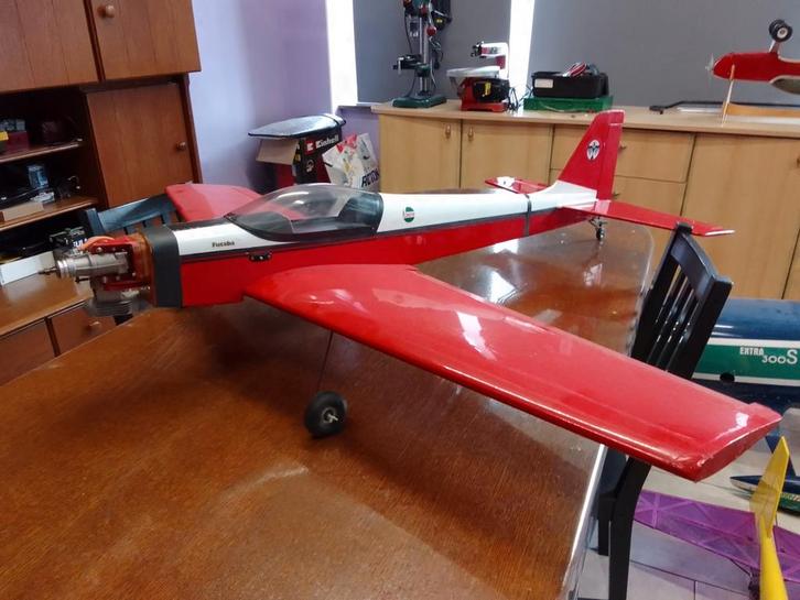 2 viersterren- en kampioensvliegtuigen, Hobby en Vrije tijd, Modelbouw | Radiografisch | Vliegtuigen, Ophalen