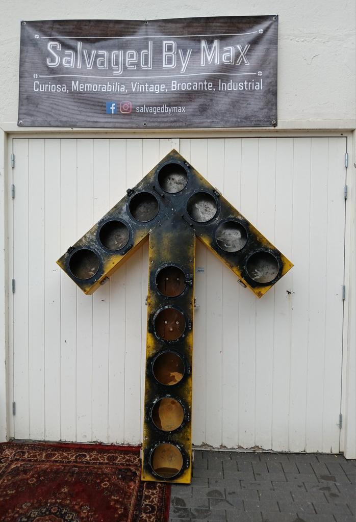 Wegwijzer xxl verkeers pijl vliegveld, Antiek en Kunst, Curiosa en Brocante, Ophalen