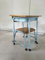 Muntgroen kinderbureautje metaal met houten blad, Kinderen en Baby's, Ophalen, Gebruikt, Tafel(s) en Stoel(en)