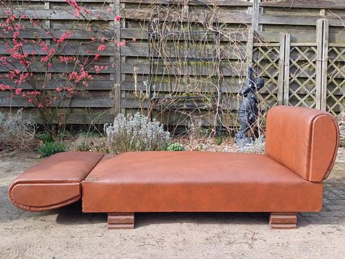 Bijzondere oude vintage verstelbare zetel/ slaapbank in skai, Antiek en Kunst, Antiek | Meubels | Stoelen en Sofa's, Ophalen