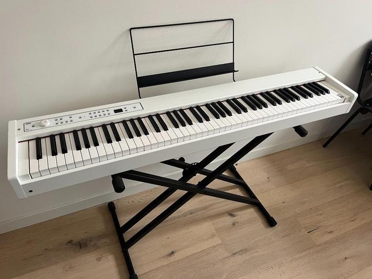 Korg D1 Digital Stage Piano, White (+ Staander + JBL boxen), Musique & Instruments, Pianos, Utilisé, Piano, Blanc, Digital, Enlèvement