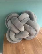 Stijlvolle grijze knoop kussen, Ophalen of Verzenden, Zo goed als nieuw