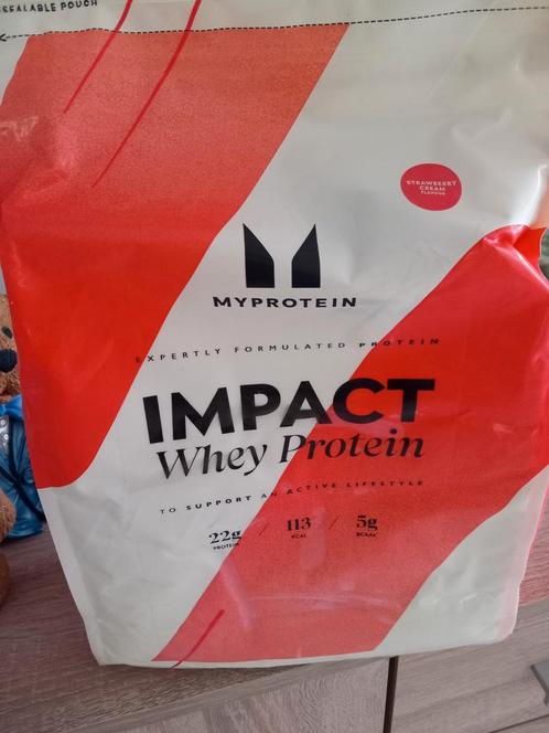 Impact Whey Protein: Aardbei creme 2.5 KG, Sports & Fitness, Produits de santé, Wellness & Bien-être, Neuf, Poudre ou Boisson