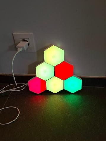 Zeshoekige LED Wandlamp beschikbaar voor biedingen