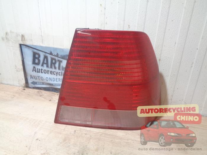 Feu arrière droit d'un Volkswagen Bora, Autos : Pièces & Accessoires, Éclairage, Volkswagen, Utilisé, 3 mois de garantie, Enlèvement ou Envoi