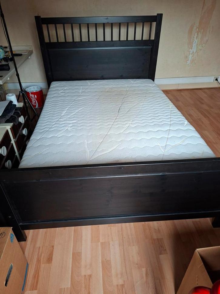 Bed Ikea Hemnes zwart 140x200, Huis en Inrichting, Slaapkamer | Bedden, Zo goed als nieuw, Zwart, Verstelbaar, Ophalen