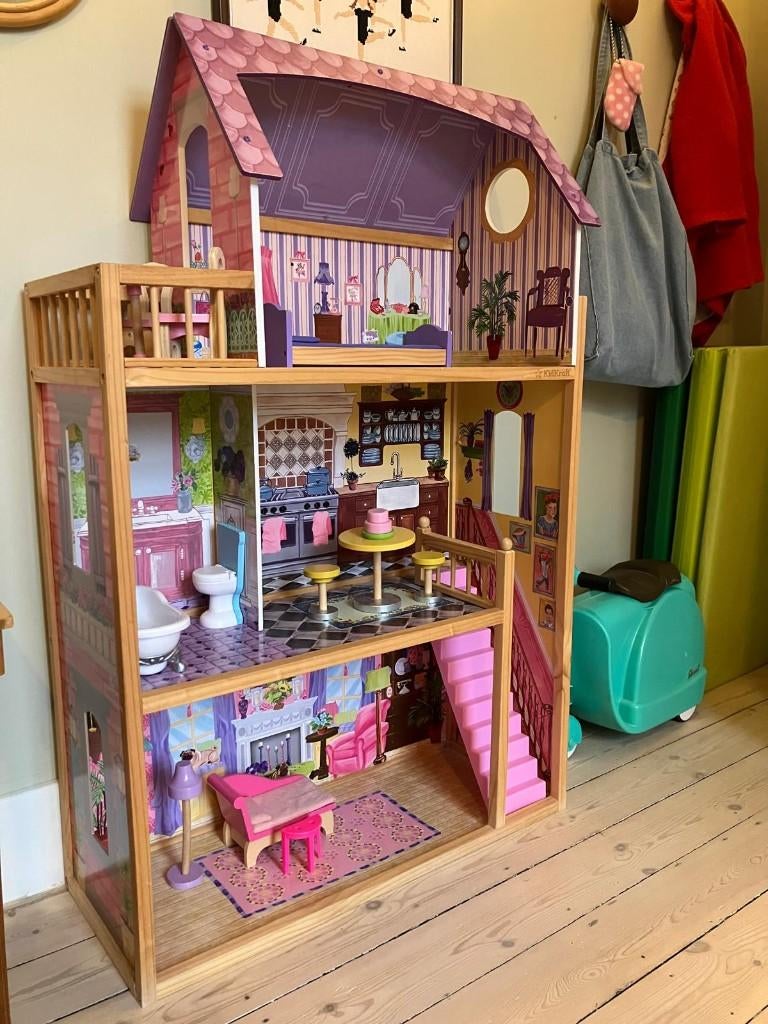 Maison de poupée  - en bois - Marque : Kidkraft, Enfants & Bébés, Jouets | Maisons de poupées, Accessoires, Enlèvement