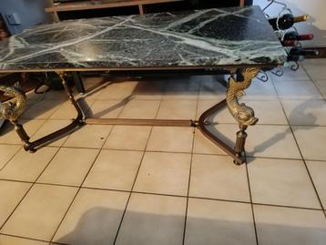 Table basse marbre et laiton koi beschikbaar voor biedingen