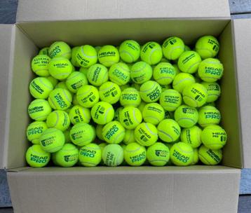 Différentes marques de balles de padel presque inutilisées disponible aux enchères