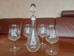 Karaf met karaf en 4 gebeitelde wijnglazen van arau-kristal, Antiek en Kunst, Antiek | Glaswerk en Kristal, Ophalen of Verzenden