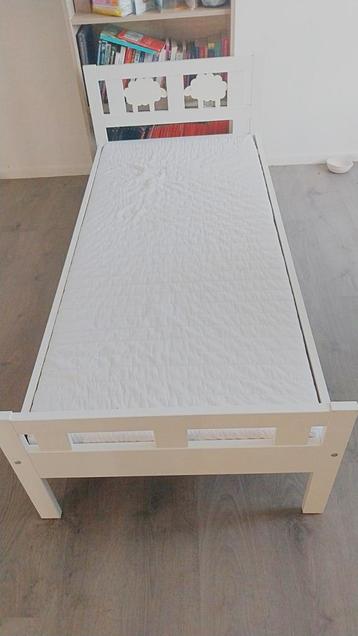 kinderbedje met matras en lattenbodem  beschikbaar voor biedingen
