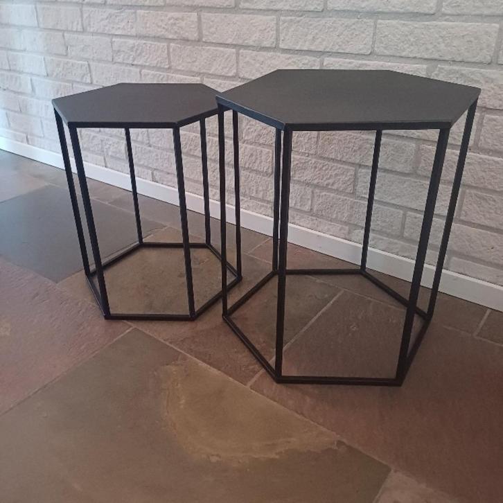 Set zwarte hexagon salon of bijzettafeltjes, Huis en Inrichting, Tafels | Bijzettafels, Ophalen