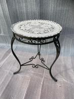 Elegant gesmeed bijzettafeltje, Ophalen