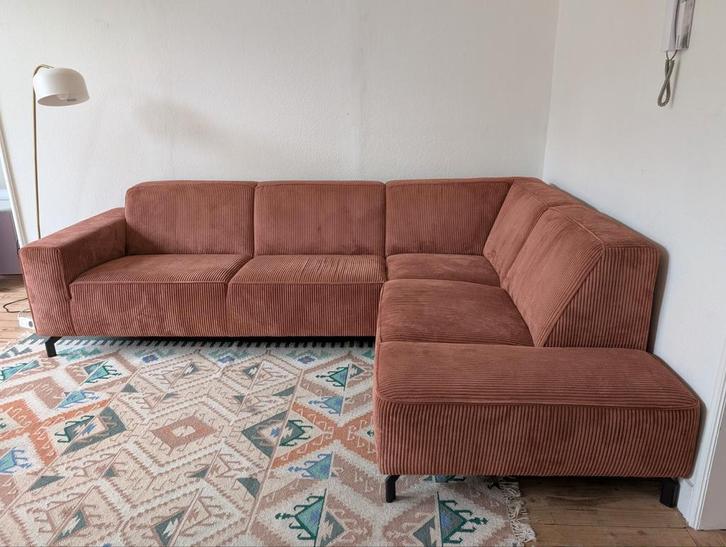 Hoeksalon L-zetel deba (young Richter design) cinammon, Huis en Inrichting, Zetels | Complete zithoeken, Zo goed als nieuw, Stof