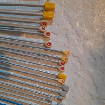 Breinaalden verschillende maten  beschikbaar voor biedingen