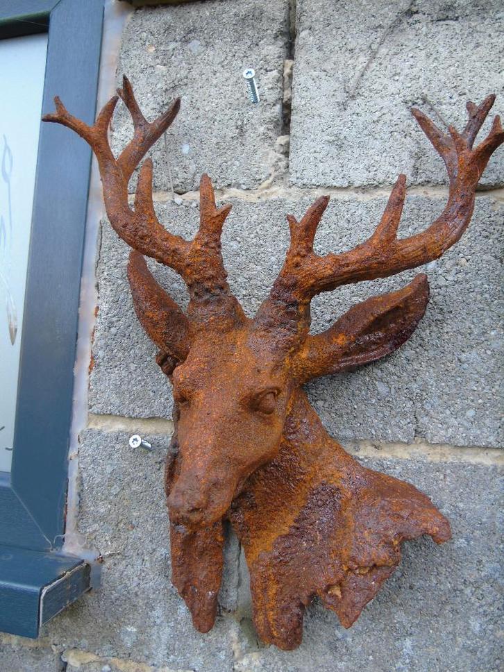 Buste van een hertenkop in gietijzer voor de muur., Tuin en Terras, Tuinwanddecoratie, Nieuw, Ophalen of Verzenden