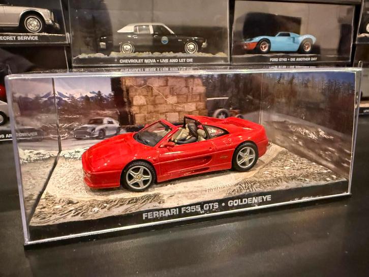 Ferrari F355 GTS - James Bond, Hobby en Vrije tijd, Modelauto's | 1:43, Gebruikt, Auto, Universal Hobbies, Ophalen of Verzenden