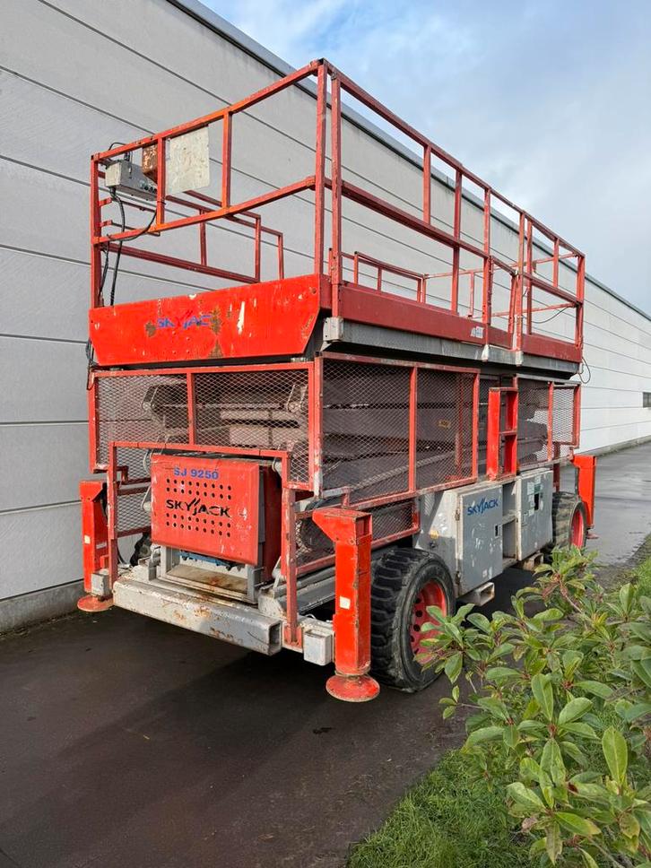 4x4 Skyjack schaarlift 18 meter werkhoogte in prima staat, Zakelijke goederen, Machines en Bouw | Liften, Steigers en Ladders