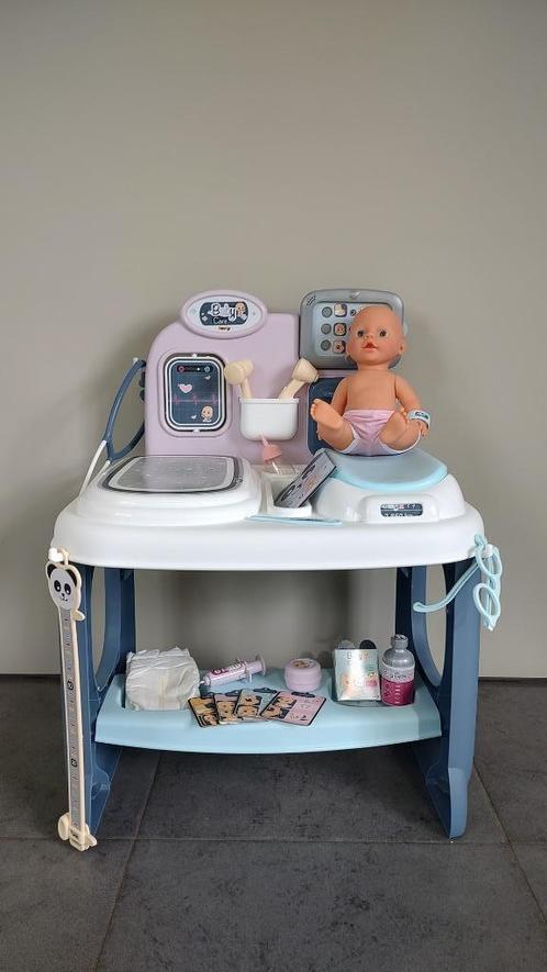 Smoby baby nurse center, Kinderen en Baby's, Speelgoed | Poppenhuizen, Zo goed als nieuw, Poppenhuis, Ophalen