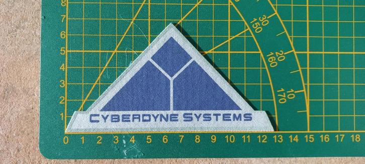 Terminator 2 3D prop unused Cyberdyne patch Universal Studio, Verzamelen, Film en Tv, Film, Gebruiksvoorwerp, Ophalen of Verzenden