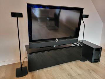 TV Loewe + meubel & bose beschikbaar voor biedingen