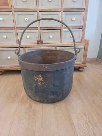 Grand chaudron en cuivre  beschikbaar voor biedingen