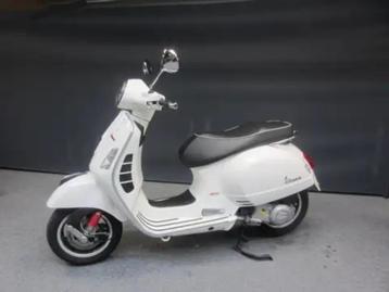 Vespa 300 gts super super propre 2890eur beschikbaar voor biedingen
