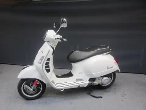 Vespa 300 gts super super propre 2890eur, Fietsen en Brommers, Scooters | Vespa, Gebruikt, Benzine, Ophalen of Verzenden