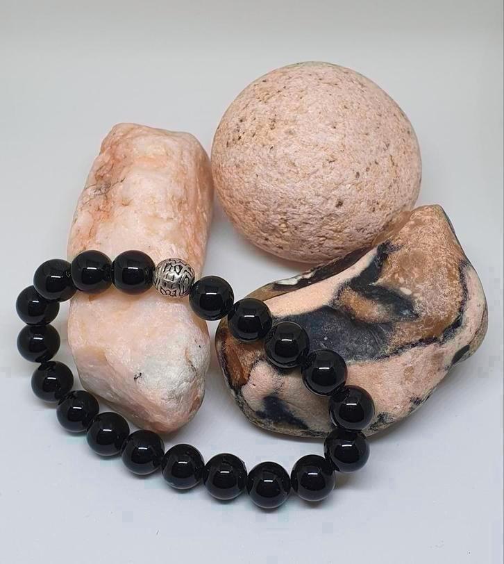 Glanzende zwart kralen handgemaakte armband met natuurstenen, Handtassen en Accessoires, Armbanden, Nieuw, Elastiek, Zwart, Ophalen of Verzenden