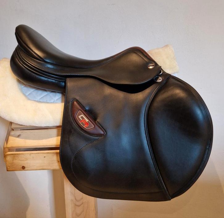 Diverse springzadels CWD Antares Devoucoux Erreplus Meyer, Dieren en Toebehoren, Paarden en Pony's | Zadels, Zo goed als nieuw