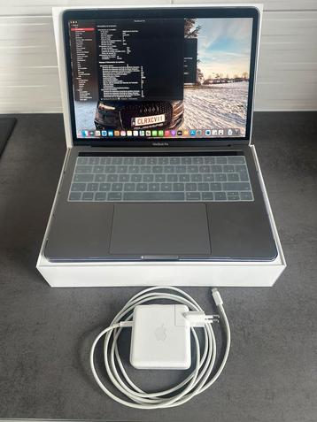 MacBook Pro 13” —512 GB—Zo goed als nieuw —Slechts 49 cycli. beschikbaar voor biedingen