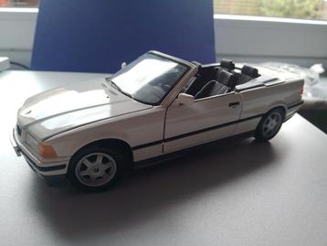 BMW 325 i - Cabriolet - 1/18 modelauto 1993 beschikbaar voor biedingen
