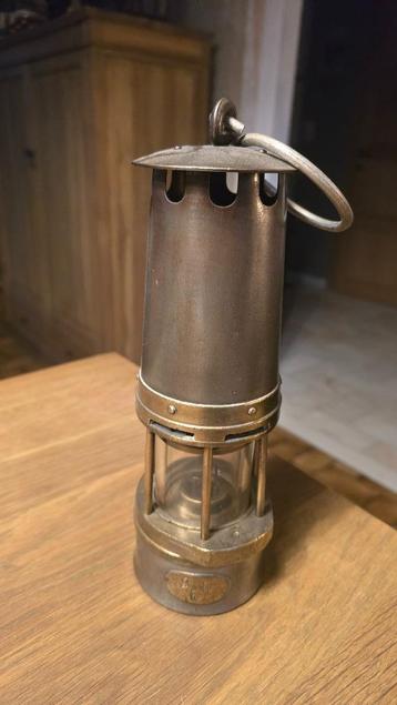 Lampe de mineur de la région de charleroi beschikbaar voor biedingen