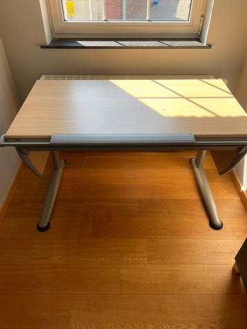 Meegroeibureau Moll met bijpassende stoel beschikbaar voor biedingen