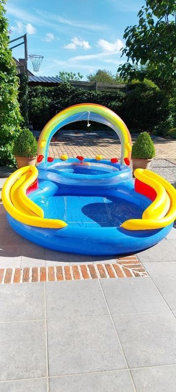 zwembadje met kinderaccessoires beschikbaar voor biedingen